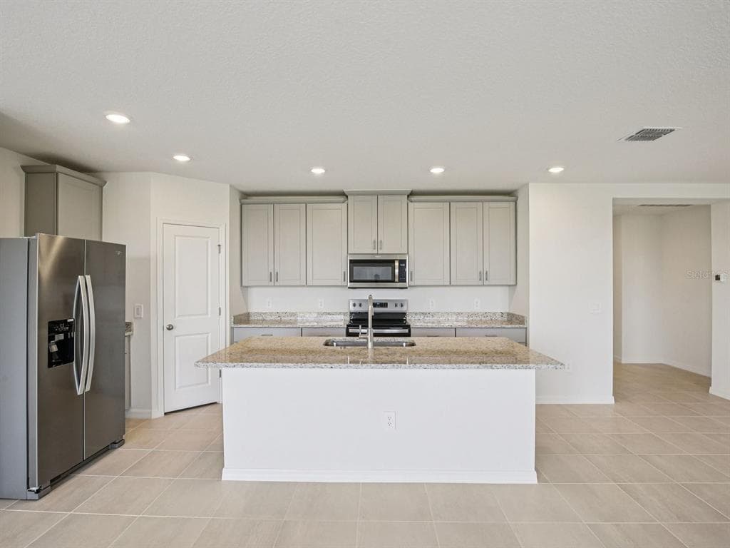 823 SUNSHOWER DRIVE, LADY LAKE, FL 32159 — zdjęcie 4