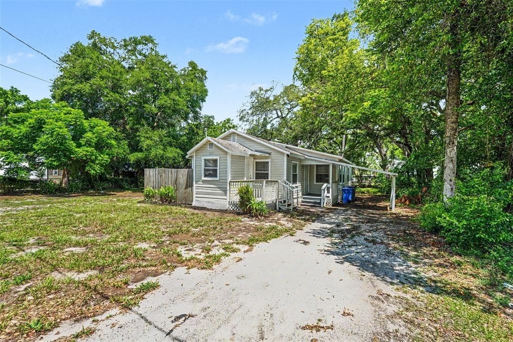 828 E 145TH AVENUE, TAMPA, FL 33613