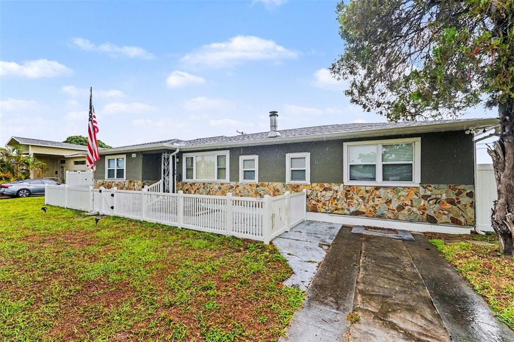 6242 5TH AVENUE N, ST PETERSBURG, FL 33710 — zdjęcie 2