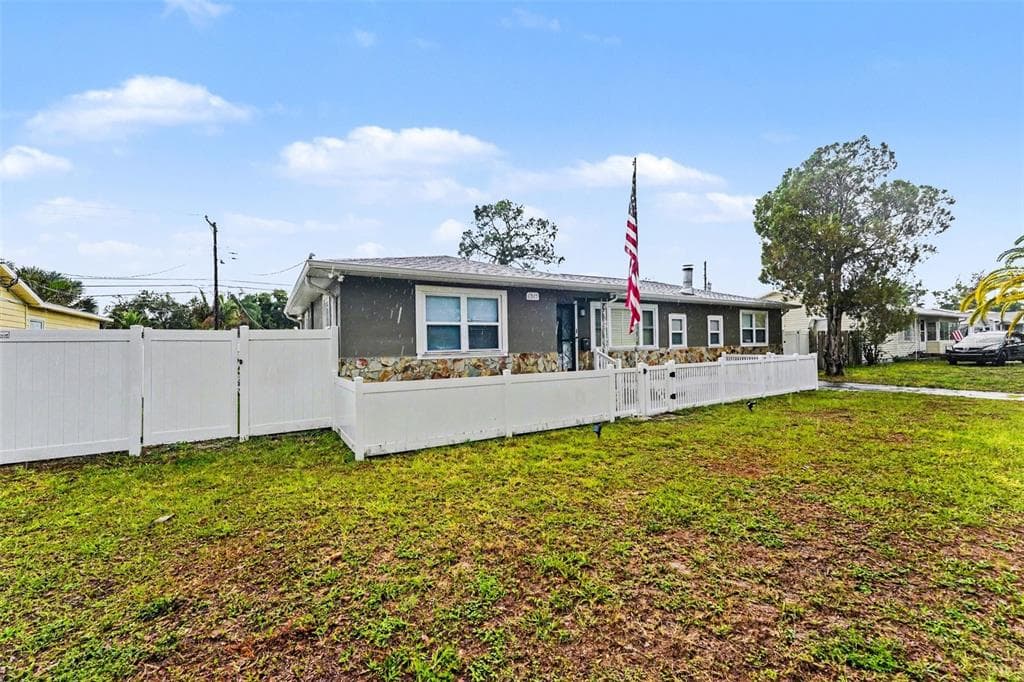6242 5TH AVENUE N, ST PETERSBURG, FL 33710 — zdjęcie 3