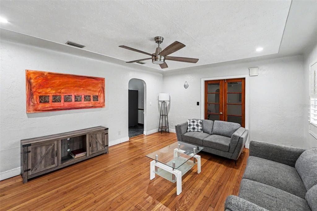 6242 5TH AVENUE N, ST PETERSBURG, FL 33710 — zdjęcie 4
