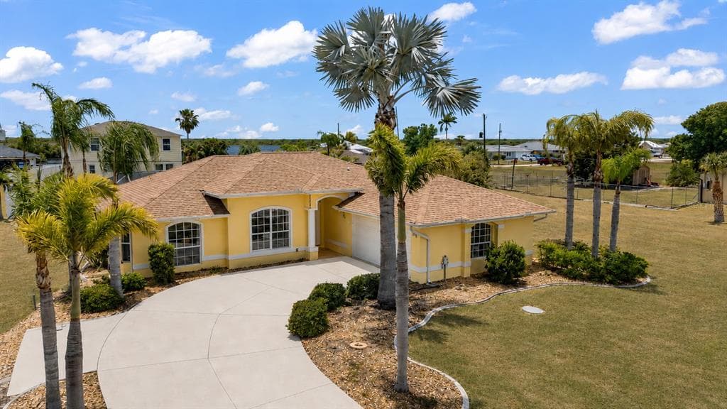 18075 PETOSKEY CIRCLE, PORT CHARLOTTE, FL 33948