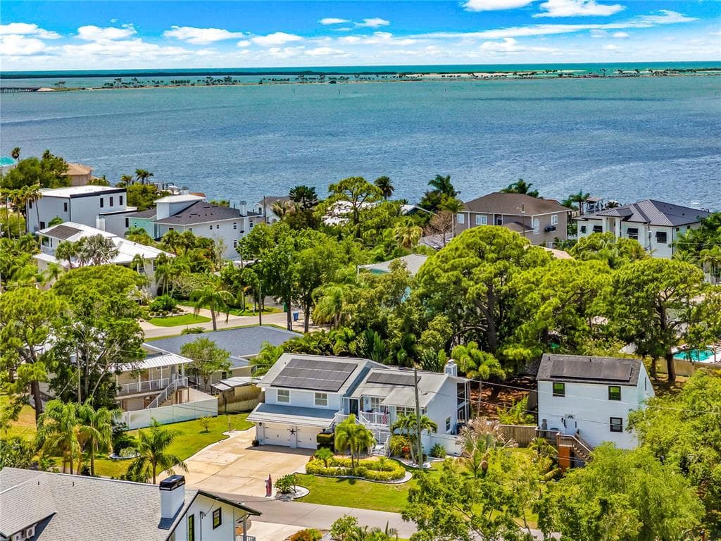 201 LAGOON DRIVE, PALM HARBOR, FL 34683