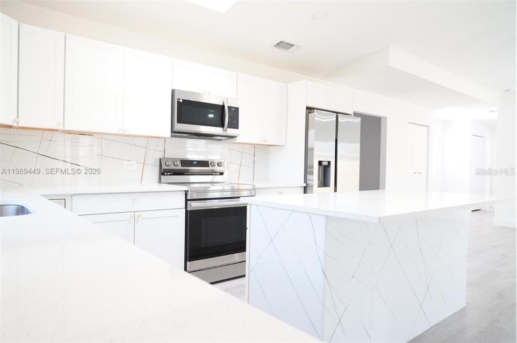 563 PRESQUE ISLE DRIVE, PORT CHARLOTTE, FL 33954 — zdjęcie 4
