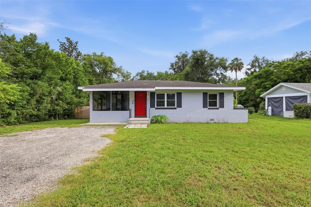 320 W GRAVES AVENUE, ORANGE CITY, FL 32763