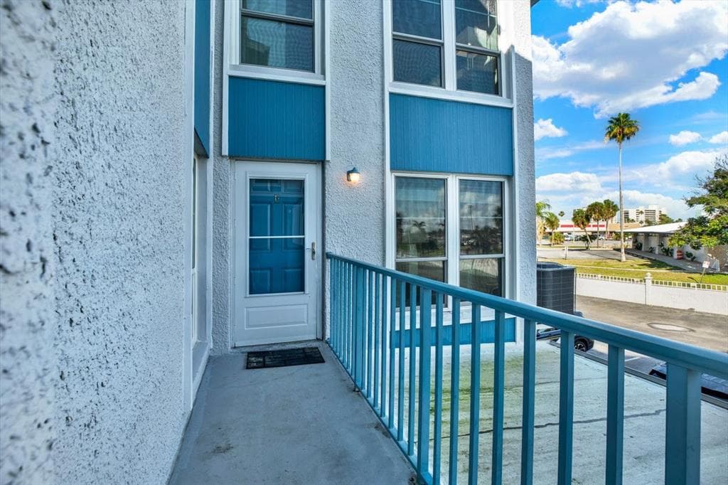 169 MEDALLION BOULEVARD # E, MADEIRA BEACH, FL 33708 — zdjęcie 2