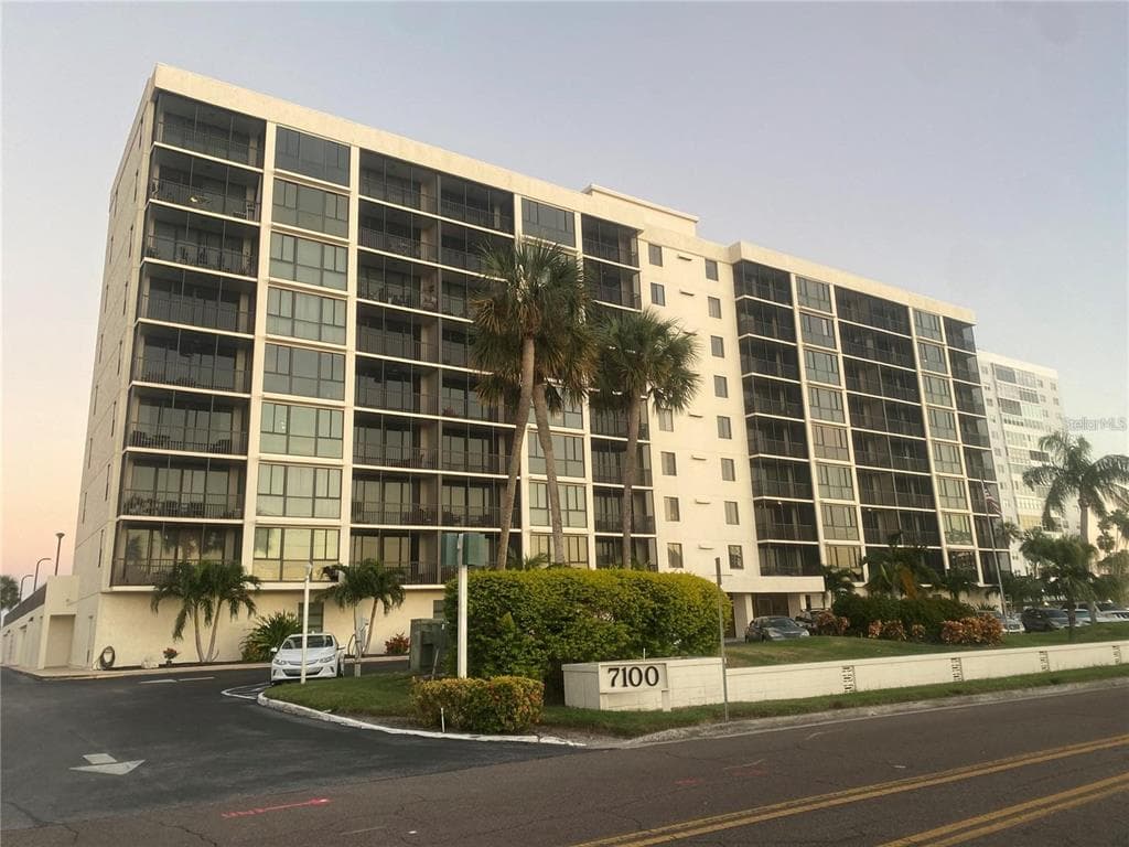 7100 SUNSHINE SKYWAY LANE S # 906, ST PETERSBURG, FL 33711