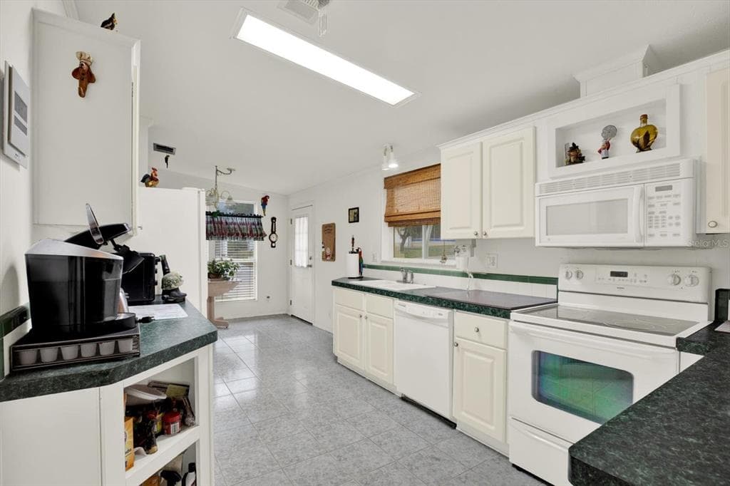 8010 CEDAR COVE AVENUE, BROOKSVILLE, FL 34613 — zdjęcie 3