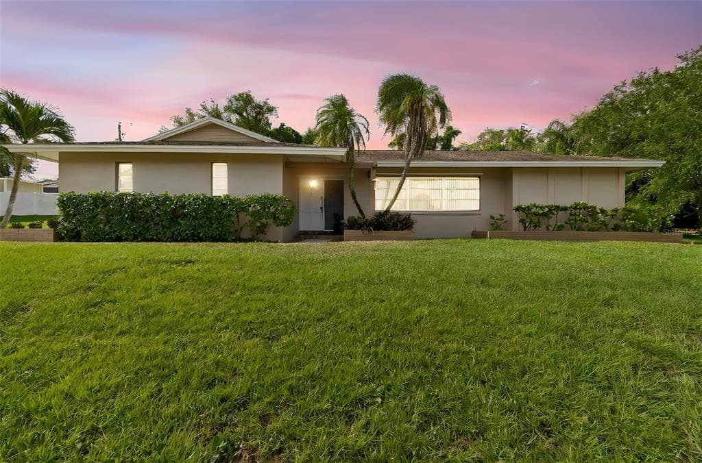 1251 HOLIDAY DRIVE, TARPON SPRINGS, FL 34689