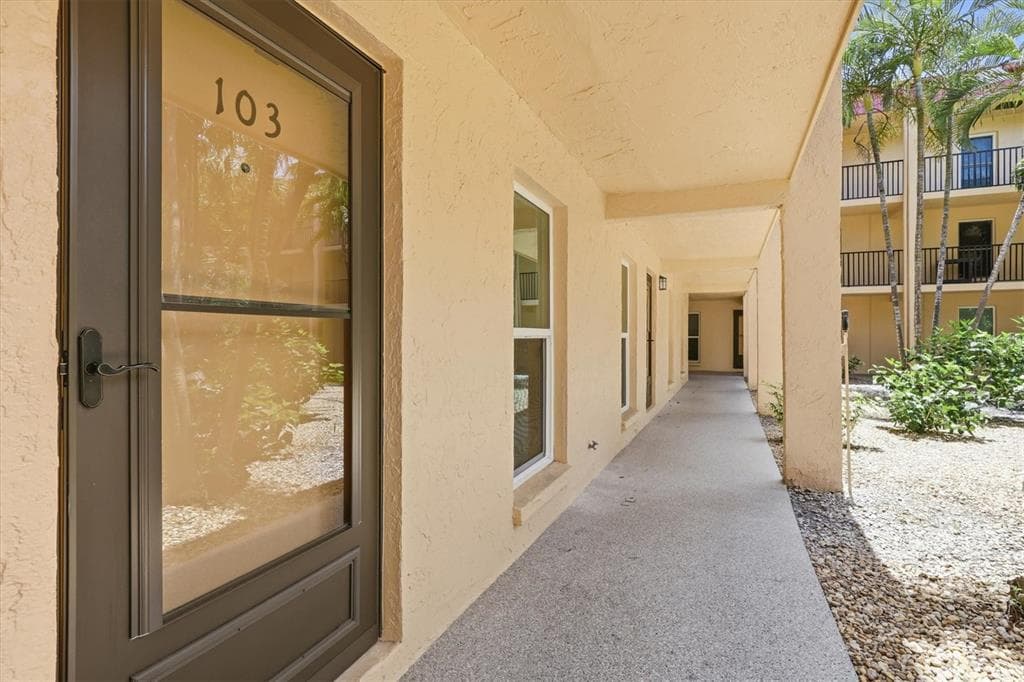 8911 BLIND PASS ROAD # 103, ST PETE BEACH, FL 33706 — zdjęcie 5