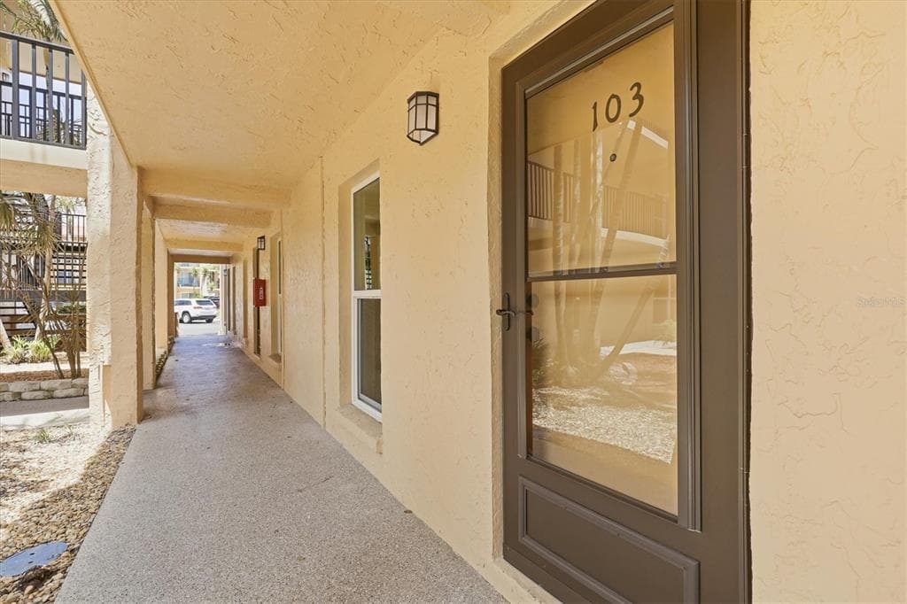 8911 BLIND PASS ROAD # 103, ST PETE BEACH, FL 33706 — zdjęcie 4