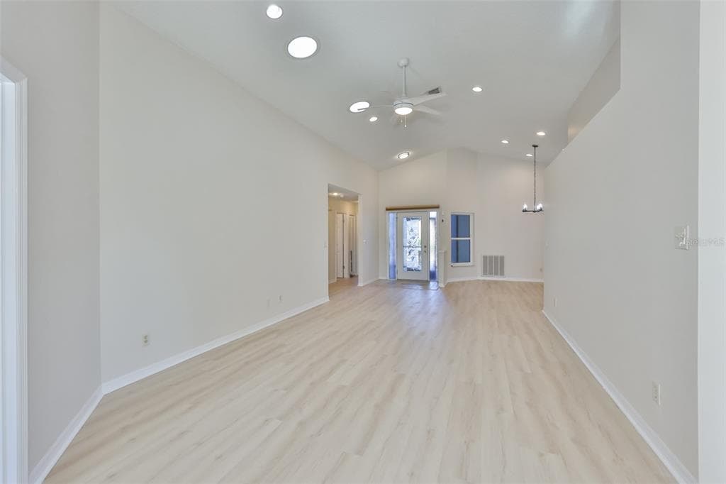 235 LINGER LANE, SUN CITY CENTER, FL 33573 — zdjęcie 4