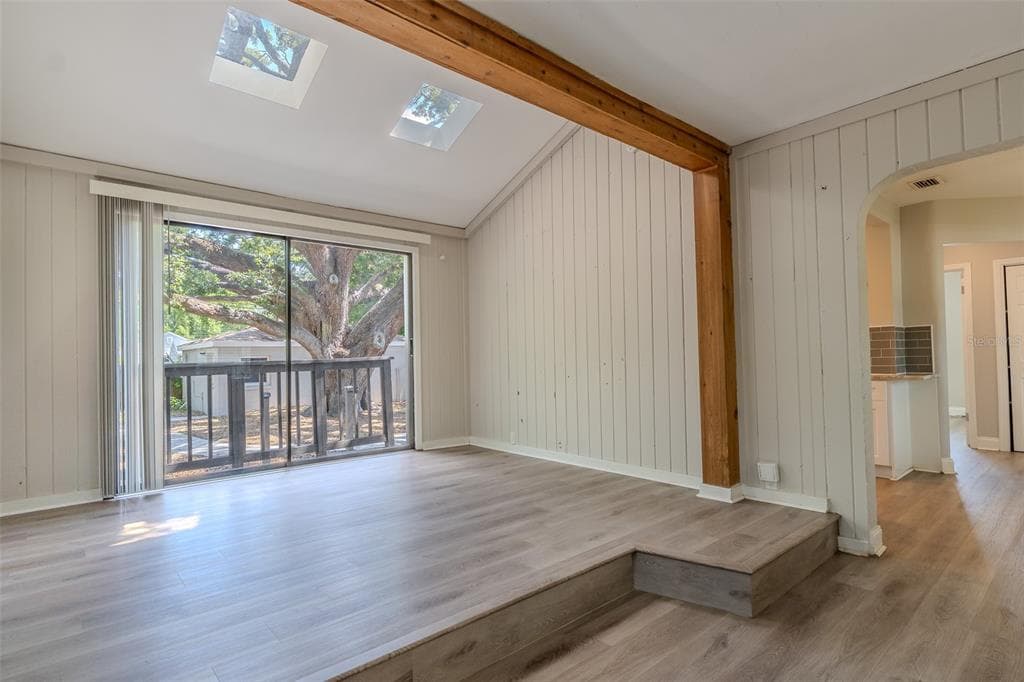 721 38TH AVENUE N, ST PETERSBURG, FL 33704 — zdjęcie 4
