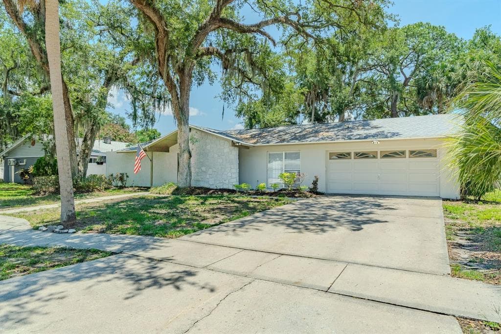 8018 W POCAHONTAS AVENUE, TAMPA, FL 33615