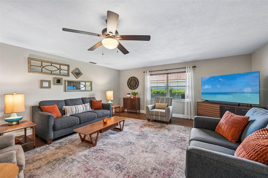 2025 NEW BEDFORD DRIVE, SUN CITY CENTER, FL 33573 — zdjęcie 5