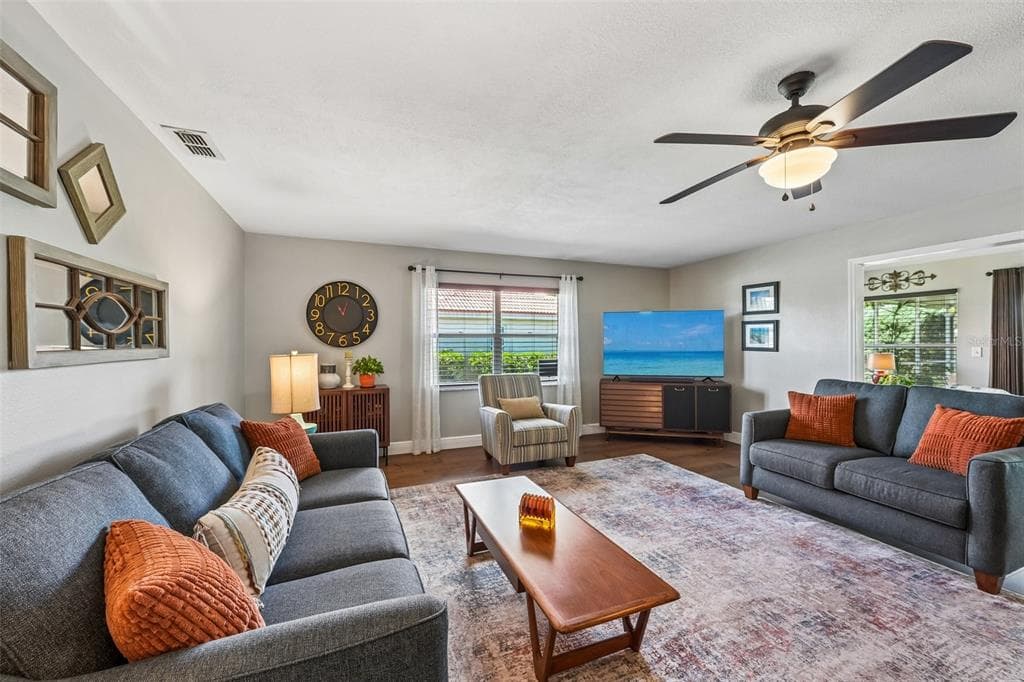 2025 NEW BEDFORD DRIVE, SUN CITY CENTER, FL 33573 — zdjęcie 4