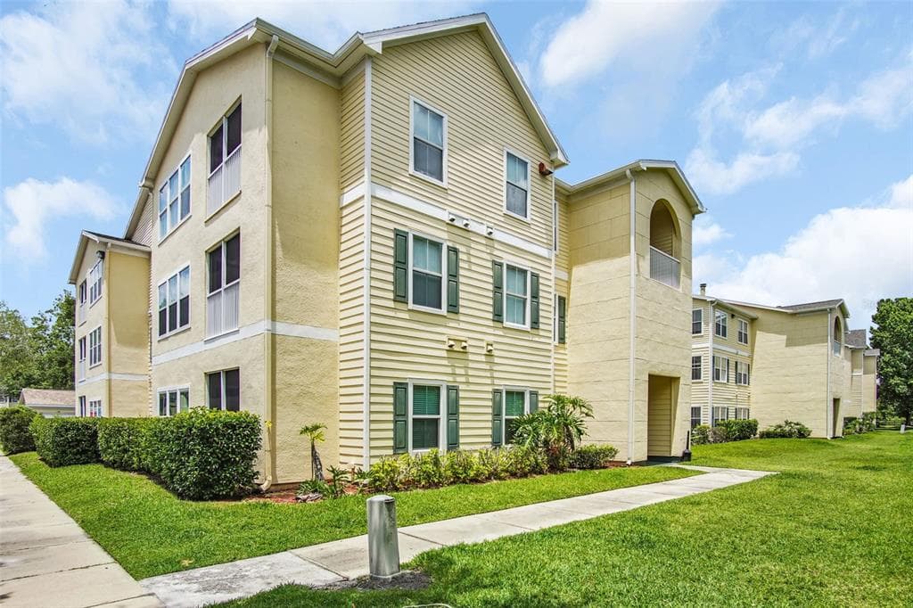 18245 BRIDLE CLUB DRIVE, TAMPA, FL 33647