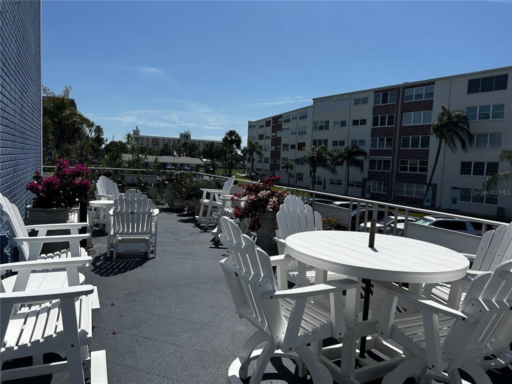 5555 GULF BOULEVARD # 310, ST PETE BEACH, FL 33706 — zdjęcie 2
