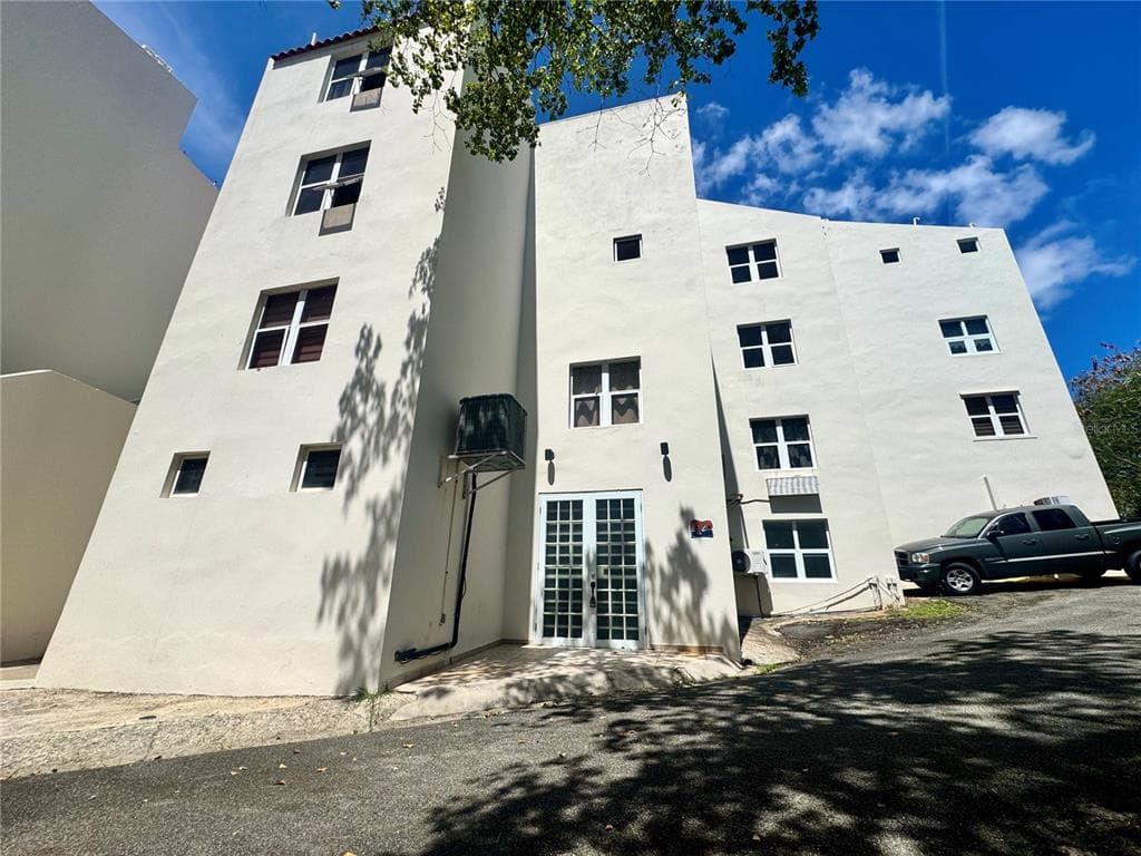 125 HARBOUR DRIVE # 8, HUMACAO, PR 00791