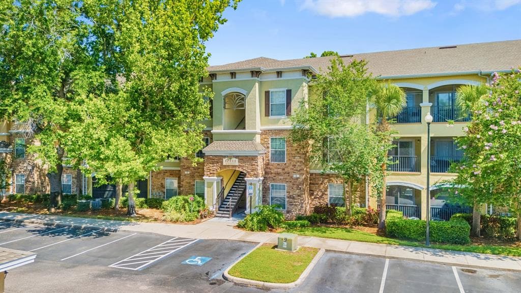 10211 COURTNEY PALMS # 303, TAMPA, FL 33619