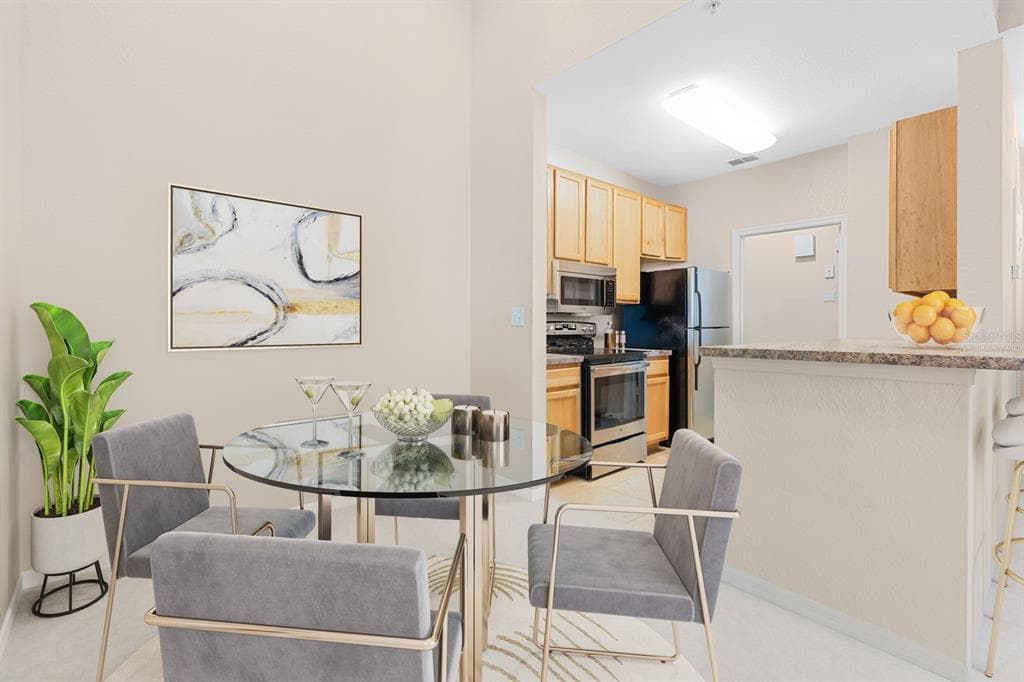 10211 COURTNEY PALMS # 303, TAMPA, FL 33619 — zdjęcie 4