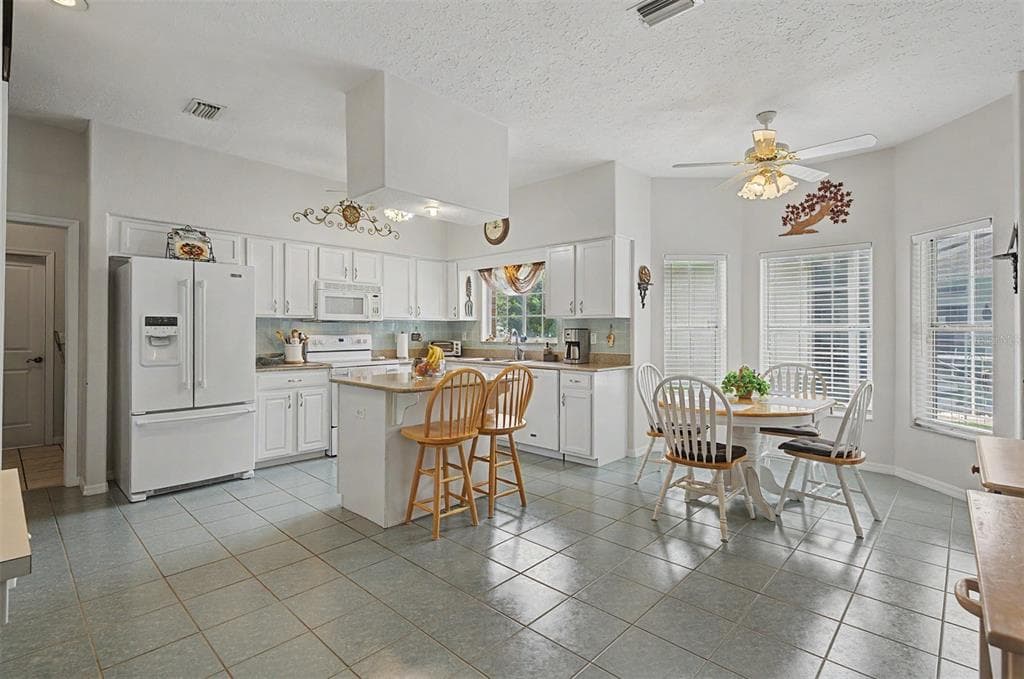 6634 NORTHLAKE DRIVE, ZEPHYRHILLS, FL 33542 — zdjęcie 4