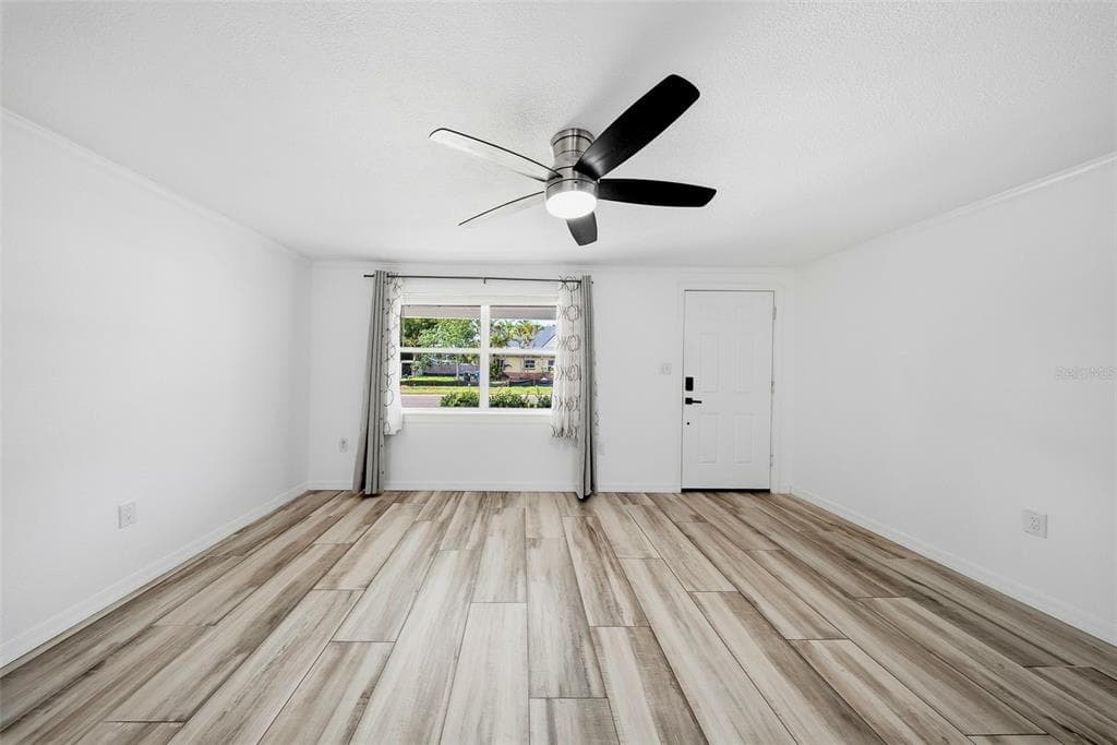 1565 CONNECTICUT AVENUE NE, ST PETERSBURG, FL 33703 — zdjęcie 5