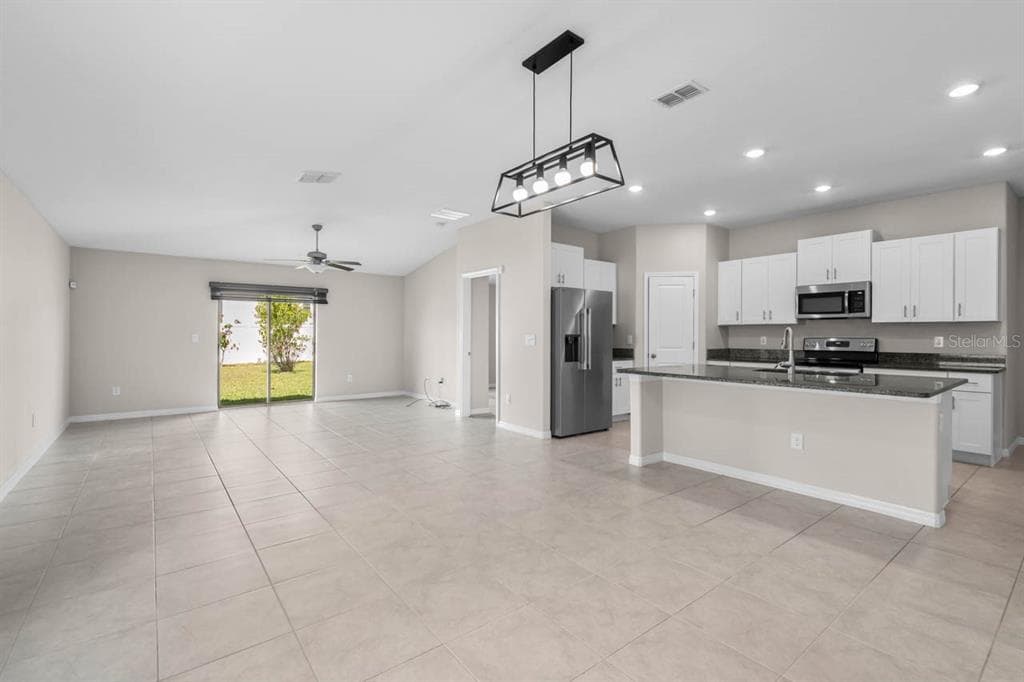 6823 KING CREEK DRIVE, SUN CITY CENTER, FL 33573 — zdjęcie 2