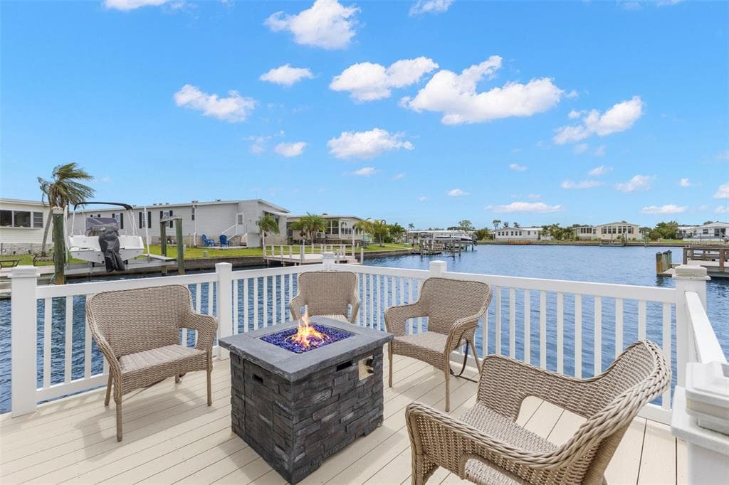 124 AMERICANA COURT NE # 214, ST PETERSBURG, FL 33702