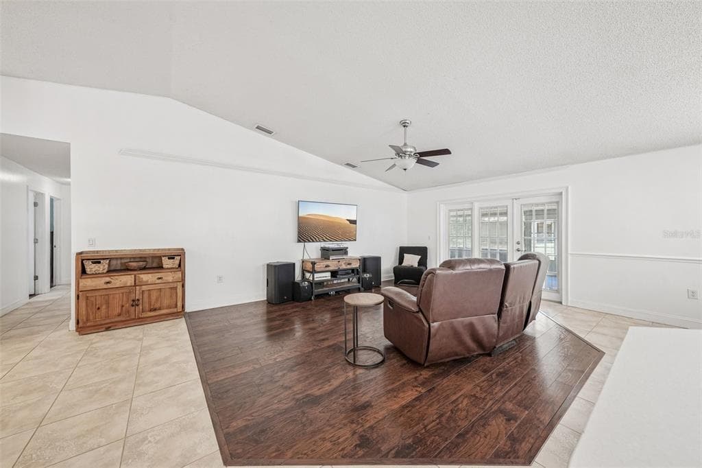 126 S SAINT CLOUD AVENUE, VALRICO, FL 33594 — zdjęcie 4