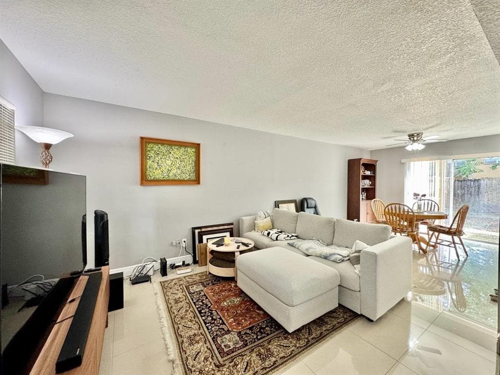 5216 TENNIS COURT CIRCLE # 5216, TAMPA, FL 33617 — zdjęcie 5