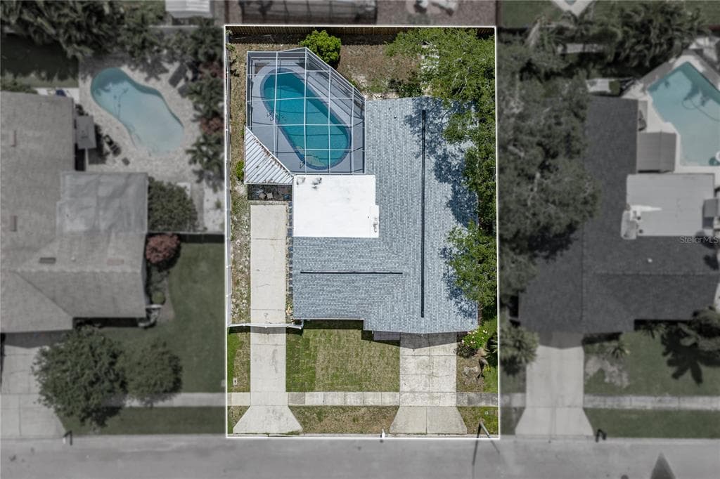 9305 120TH LANE, SEMINOLE, FL 33772