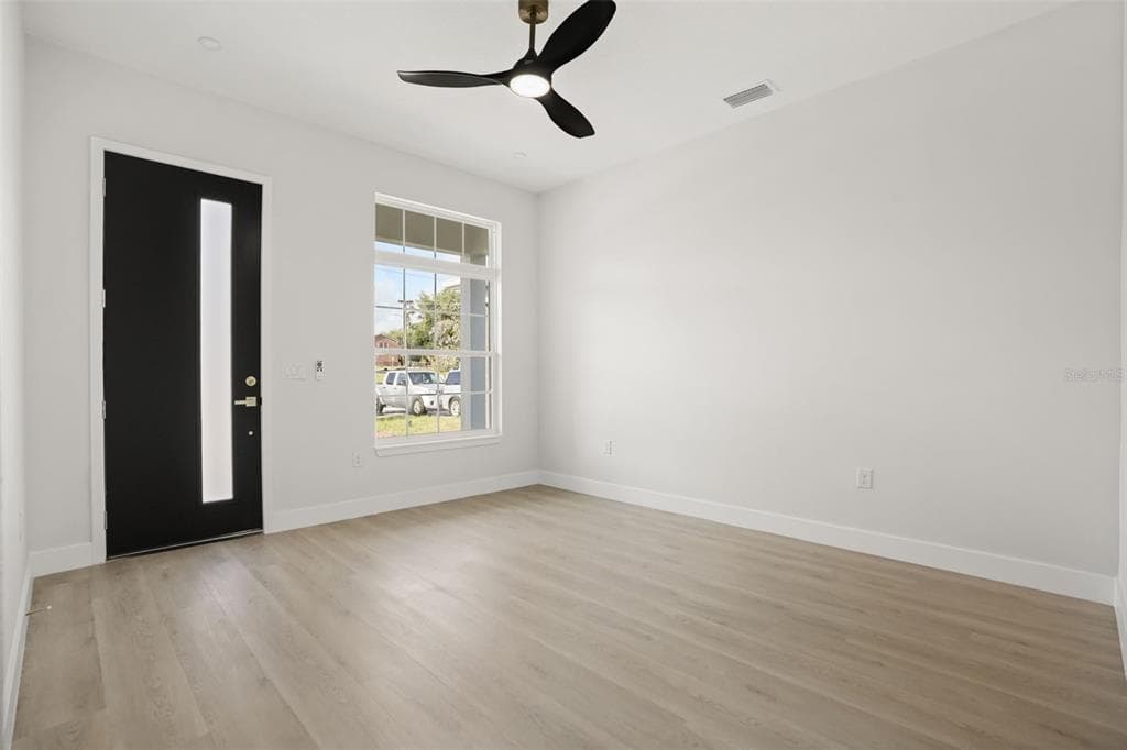 823 E MCDONALD AVENUE, EUSTIS, FL 32726 — zdjęcie 2