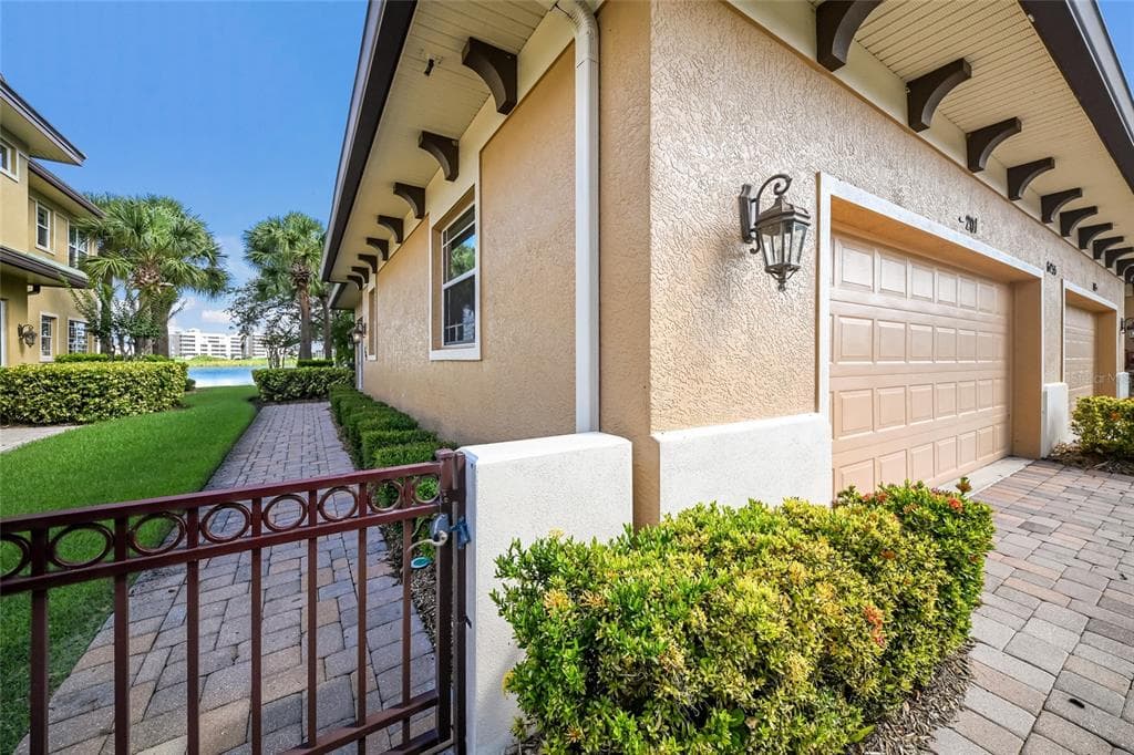 6435 MOORINGS POINT CIRCLE # 201, LAKEWOOD RANCH, FL 34202 — zdjęcie 2