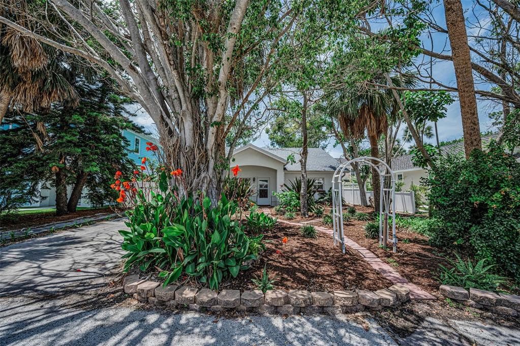 720 BRUCE AVENUE, CLEARWATER BEACH, FL 33767 — zdjęcie 4