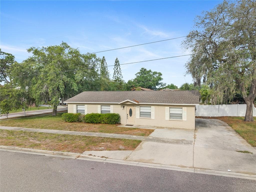 1221 E COURT STREET, TARPON SPRINGS, FL 34689