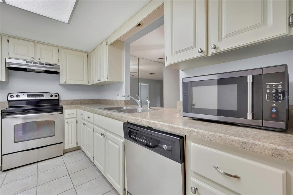 63 DOUGLAS STREET # 11, HOMOSASSA, FL 34446 — zdjęcie 4