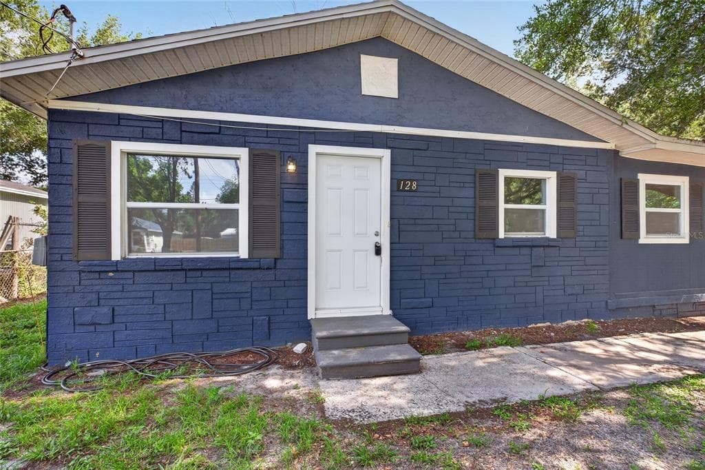 128 E 145TH AVENUE, TAMPA, FL 33613