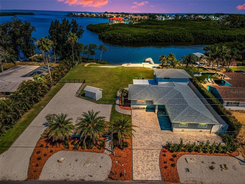 1620 SEA BREEZE DRIVE, TARPON SPRINGS, FL 34689