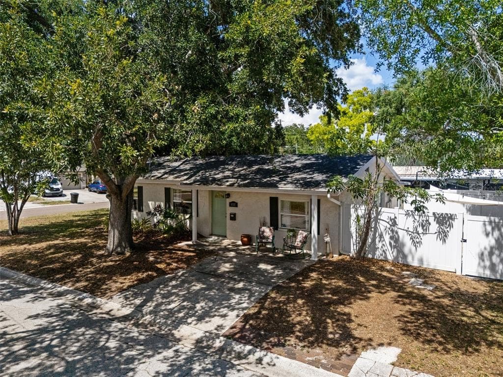 6737 LAUREL STREET N, ST PETERSBURG, FL 33702