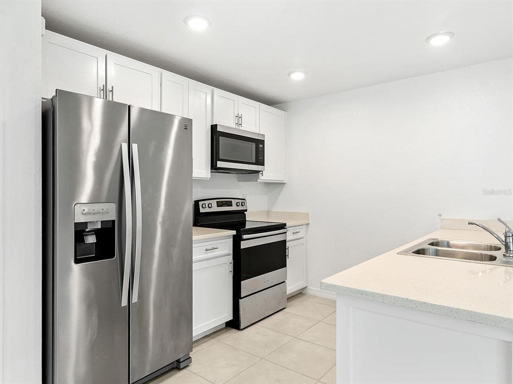 12168 GROSSPOINT AVENUE, PORT CHARLOTTE, FL 33981 — zdjęcie 2