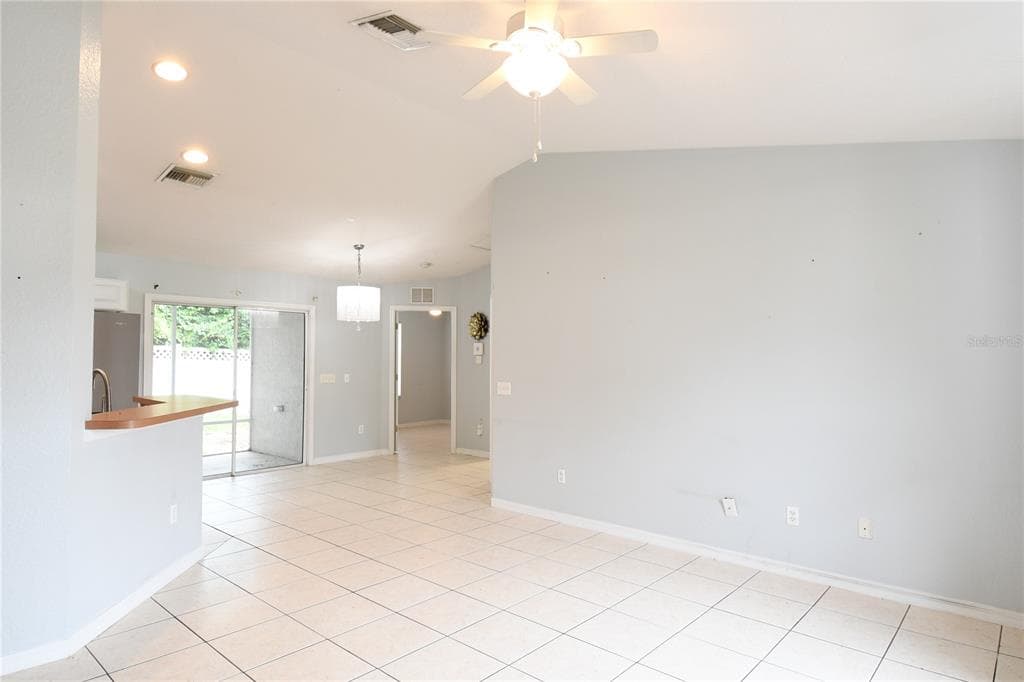 407 CIERRA OAKS CIRCLE, LADY LAKE, FL 32159 — zdjęcie 2