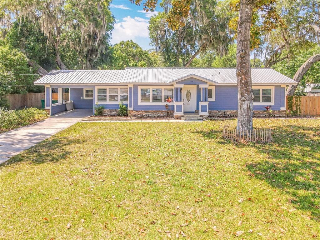 1006 E 11TH AVENUE, MOUNT DORA, FL 32757