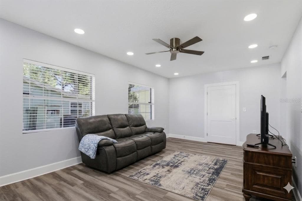 4509 26TH AVENUE S, TAMPA, FL 33619 — zdjęcie 4