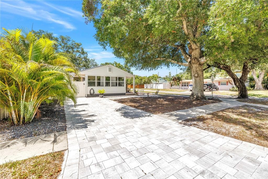 798 45TH AVENUE N, ST PETERSBURG, FL 33703 — zdjęcie 2