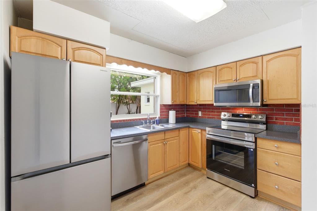 10651 125TH AVENUE, LARGO, FL 33773 — zdjęcie 2