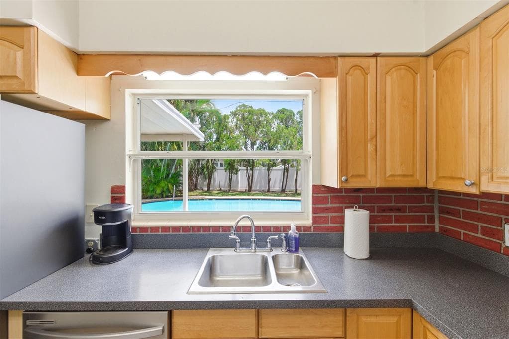 10651 125TH AVENUE, LARGO, FL 33773 — zdjęcie 3