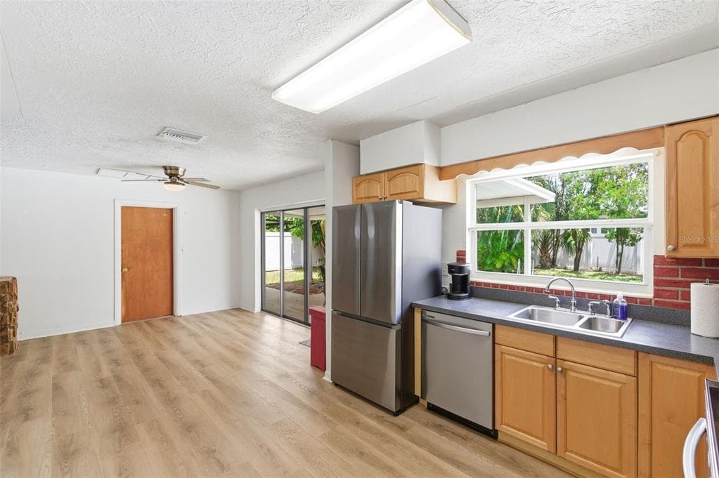 10651 125TH AVENUE, LARGO, FL 33773 — zdjęcie 4