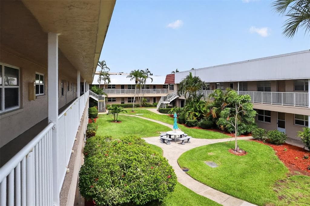 10038 62ND TERRACE N # 15, ST PETERSBURG, FL 33708 — zdjęcie 5