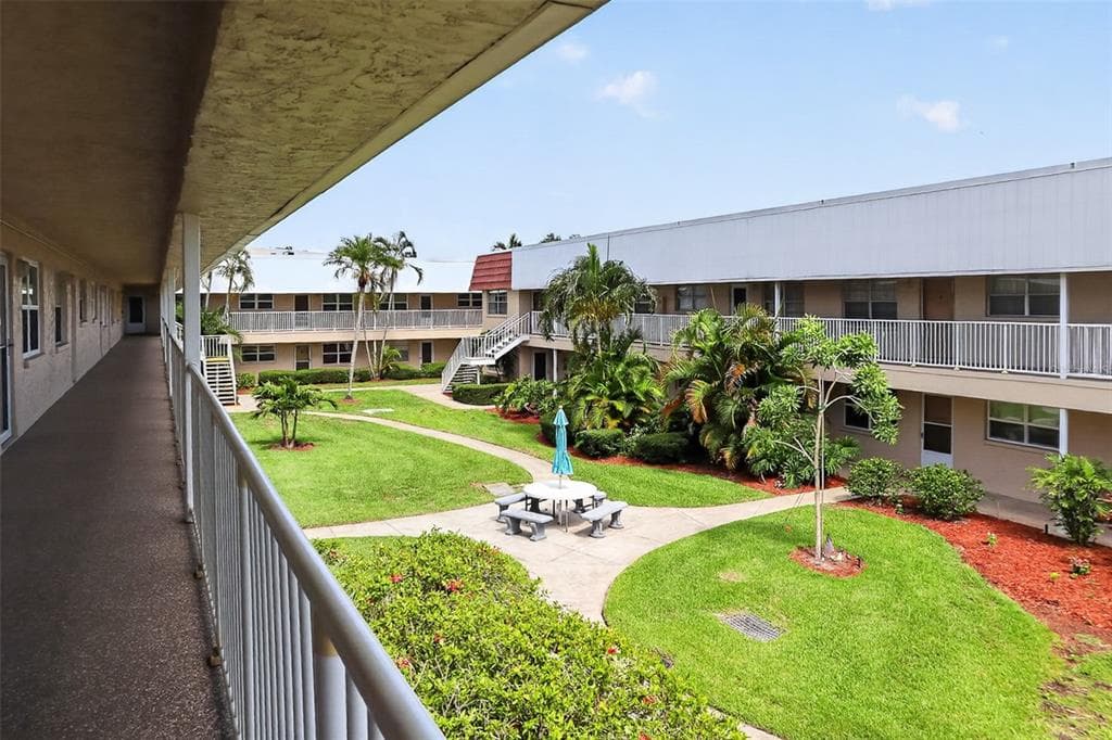 10038 62ND TERRACE N # 15, ST PETERSBURG, FL 33708 — zdjęcie 4